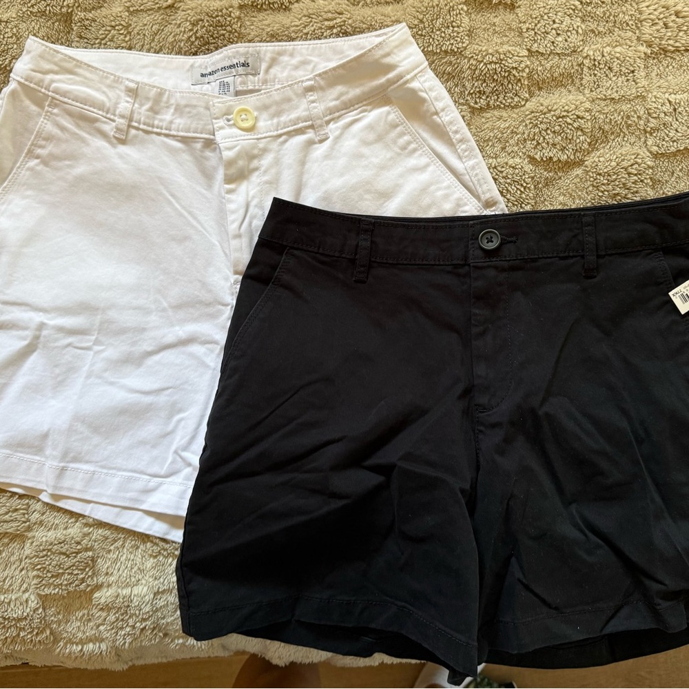 Amazon Essentials Women's set of Black and White Bermuda shorts 2 pack